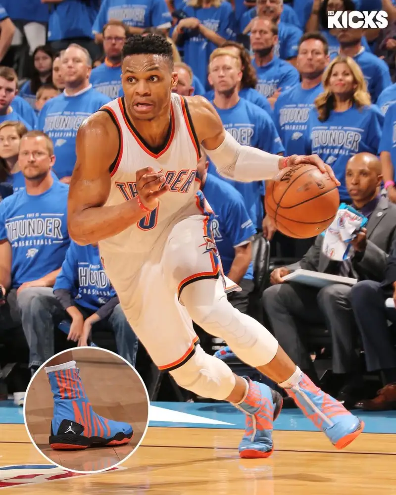 PG Gaming-B/R晒图回顾16赛季球员们穿着的经典球鞋：一起踏上回忆之旅