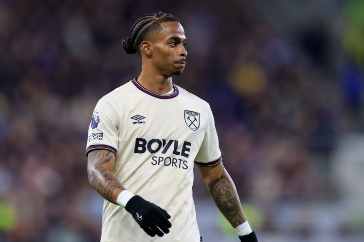 模拟器试玩入口-每日邮报：热刺是有意引进萨默维尔的球队之一，签下他特尔或外租