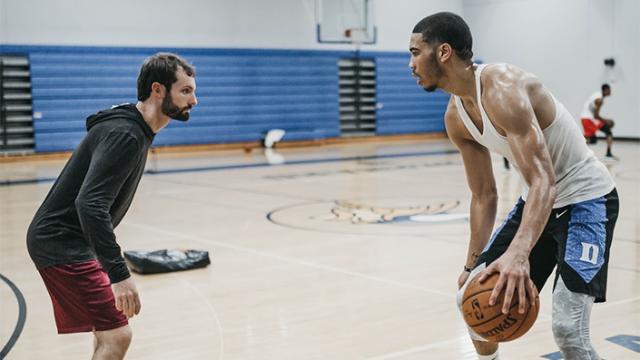 PG电子娱乐官网下载-塔图姆开启特训！王牌训练师：提升破包夹能力