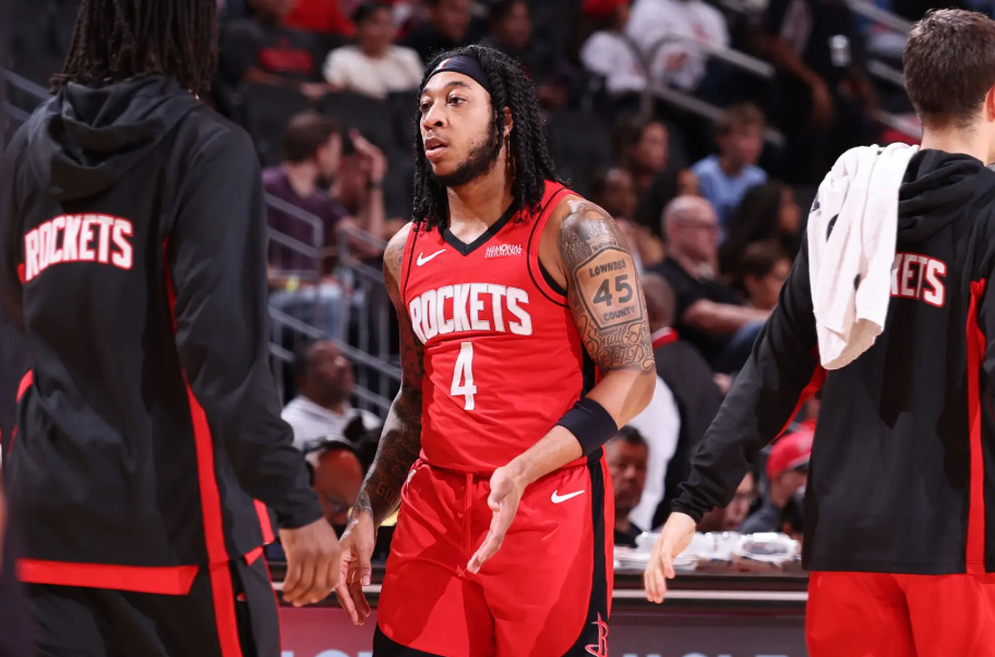 模拟器试玩入口-组织能力出色，防守能力不俗，可惜火箭后场新星还是很难得到机会