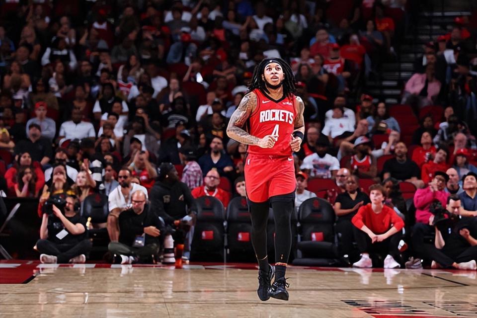 模拟器试玩入口-组织能力出色，防守能力不俗，可惜火箭后场新星还是很难得到机会